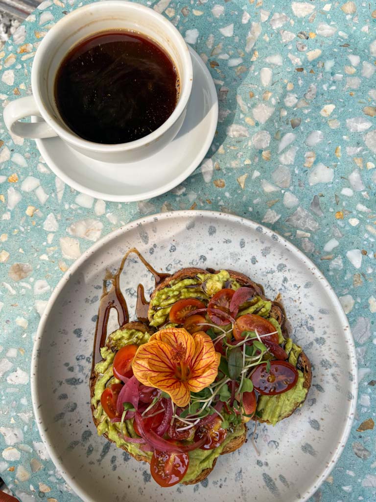 Coffee Shops In Antigua, Guatemala - 12 Onzas